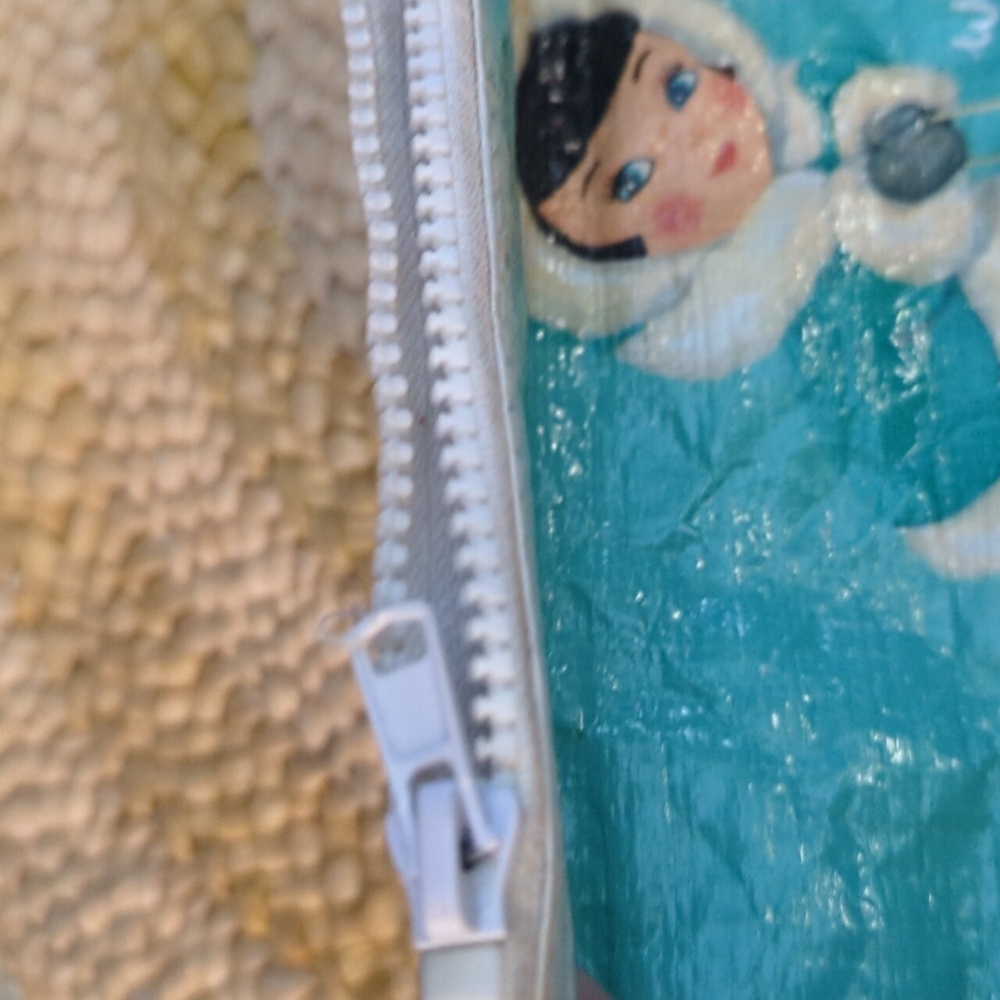 Blue Q Recycled Zipper Pouch New With Tags - Picture 3 of 3
